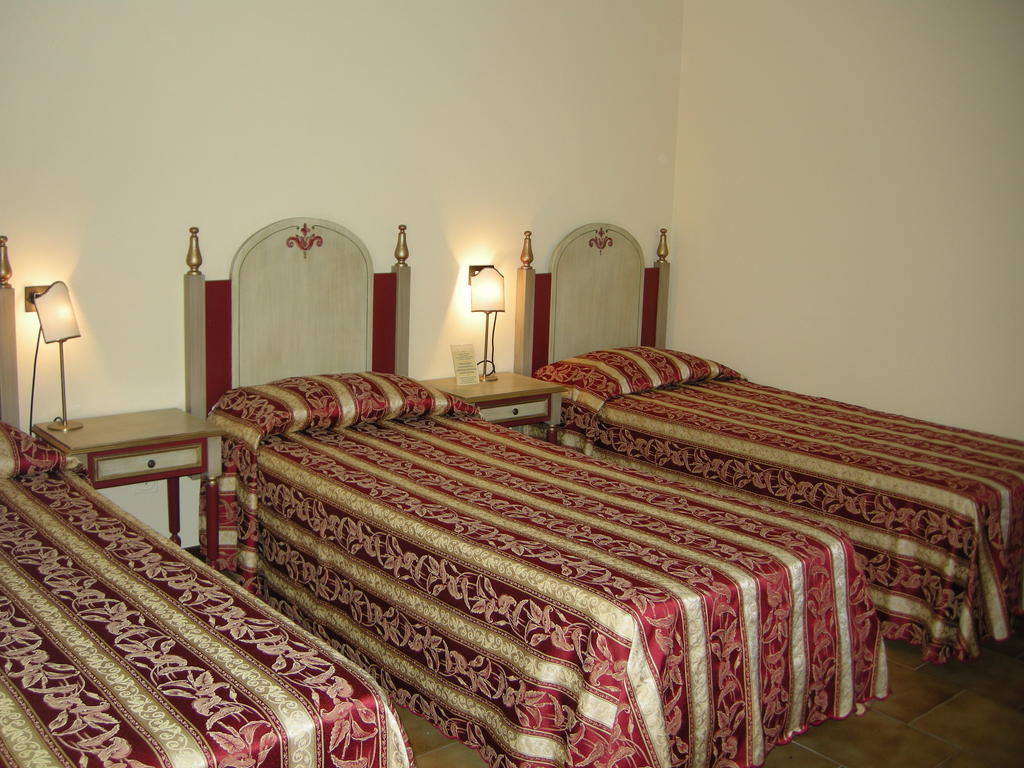 Hotel Fiordigigli LʼAquila Habitación foto