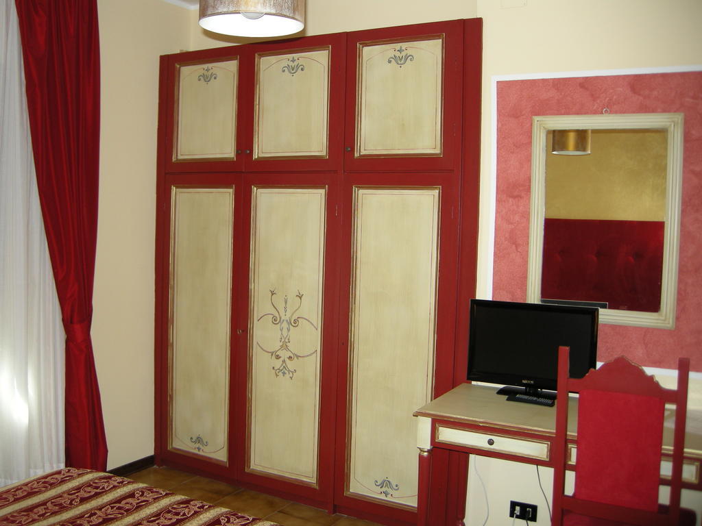 Hotel Fiordigigli LʼAquila Habitación foto