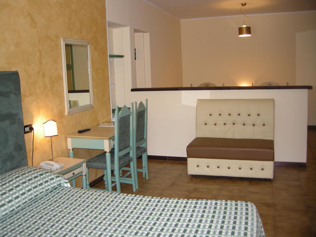 Hotel Fiordigigli LʼAquila Habitación foto